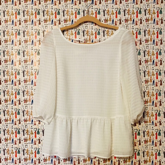 LC Lauren Conrad top 🖤 - Picture 2 of 3